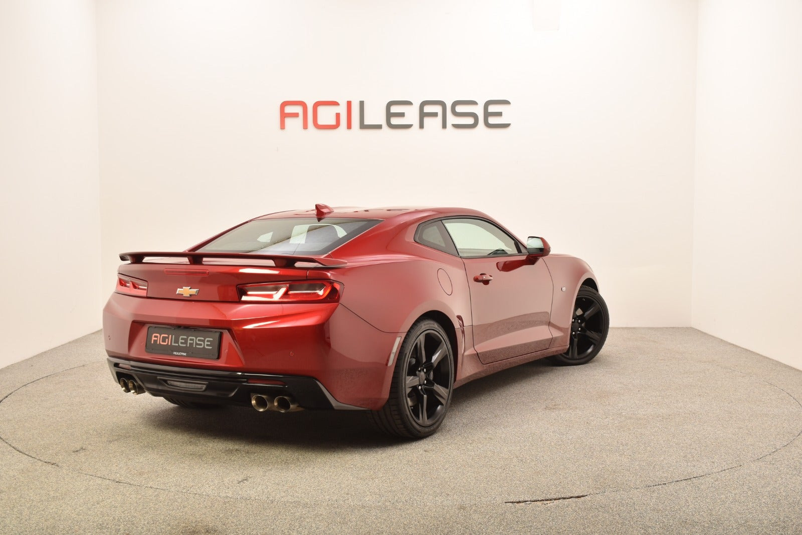 Rød Chevrolet Camaro fra 2018 set udefra