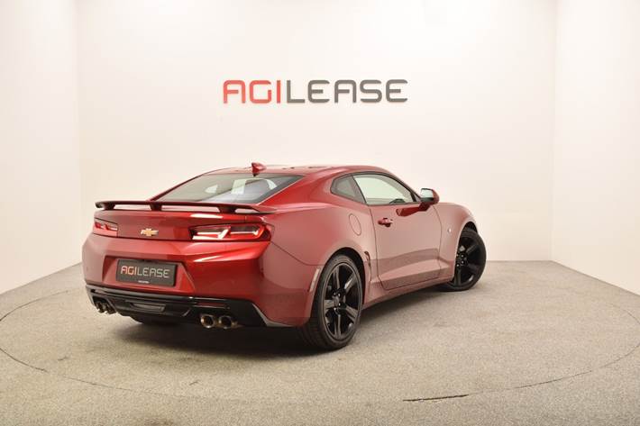 Rød Chevrolet Camaro fra 2018 set udefra