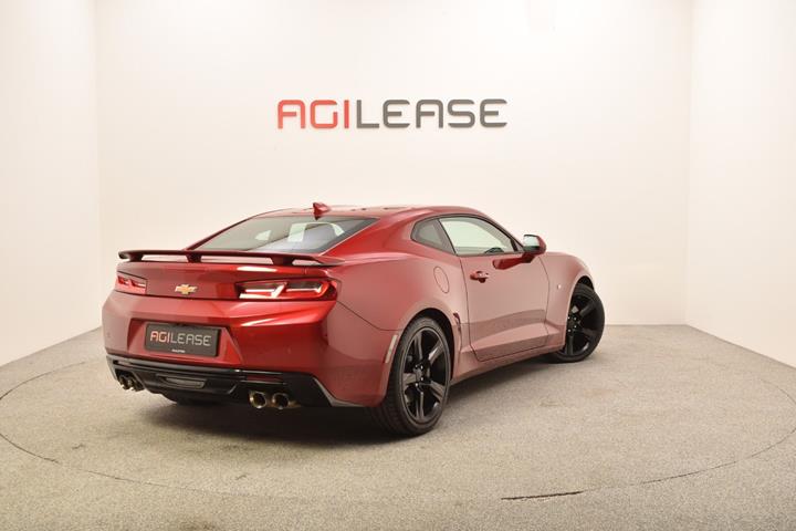 Rød Chevrolet Camaro fra 2018 set udefra