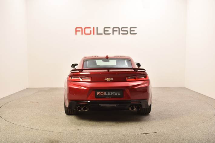 Rød Chevrolet Camaro fra 2018 set udefra
