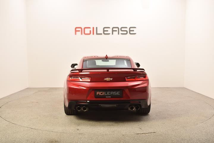Rød Chevrolet Camaro fra 2018 set udefra