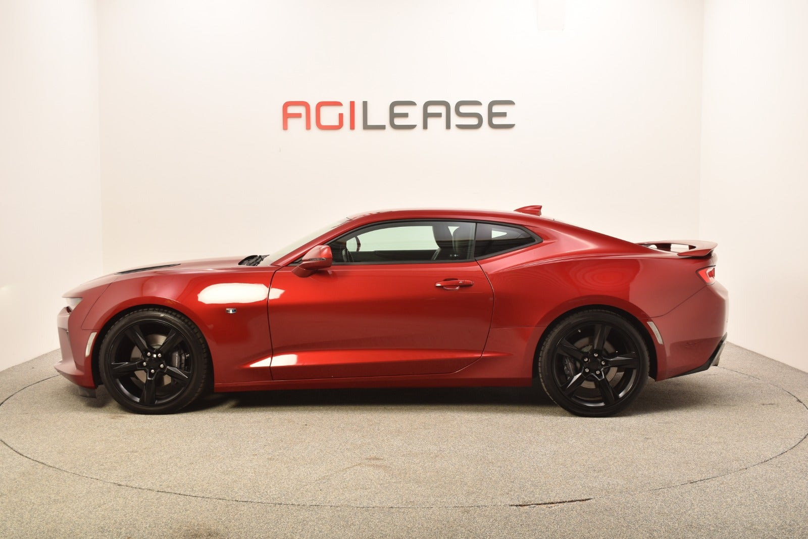 Rød Chevrolet Camaro fra 2018 set udefra