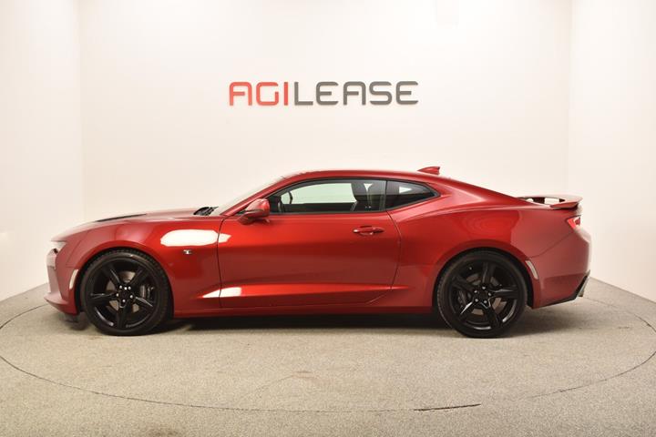Rød Chevrolet Camaro fra 2018 set udefra