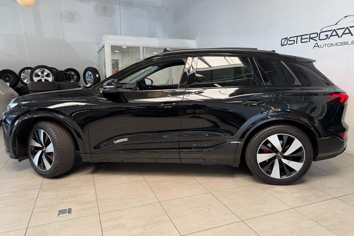 Sort Audi Q6 e-tron fra 2025