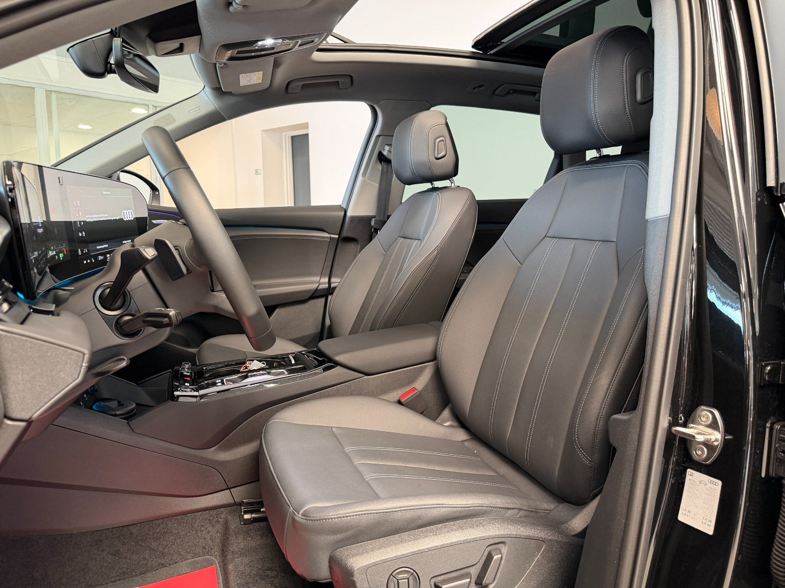 Sort Audi Q6 e-tron fra 2025