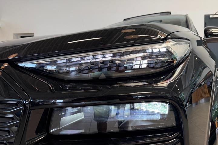 Sort Audi Q6 e-tron fra 2025