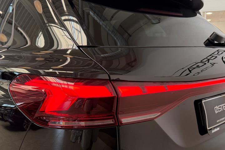 Sort Audi Q6 e-tron fra 2025