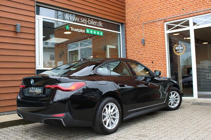 Sort BMW i4 fra 2023