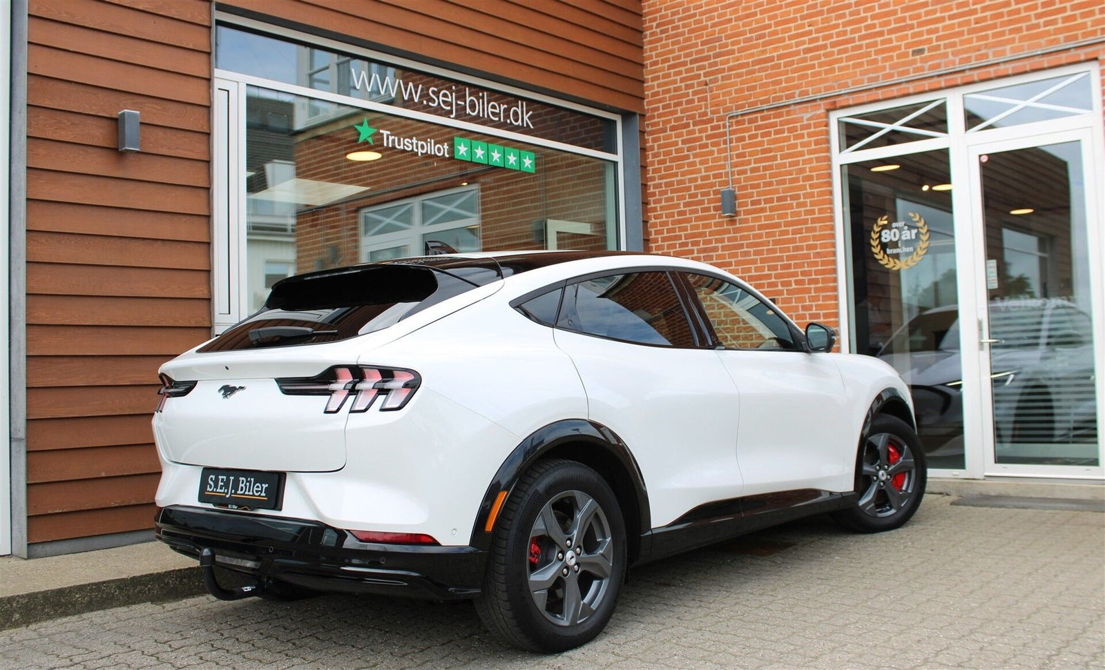 Hvid Ford Mustang Mach-E fra 2023