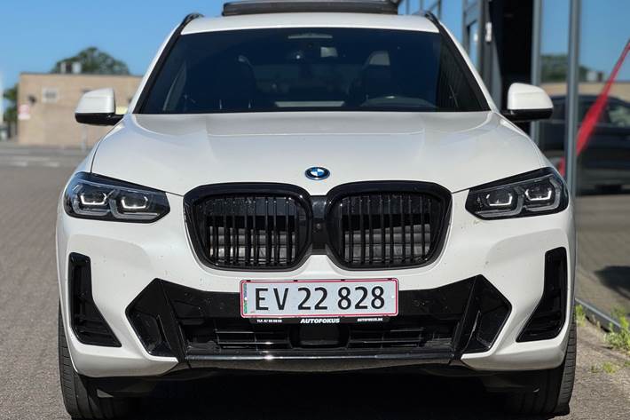 Hvid BMW iX3 fra 2023