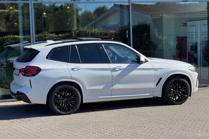 Hvid BMW iX3 fra 2023