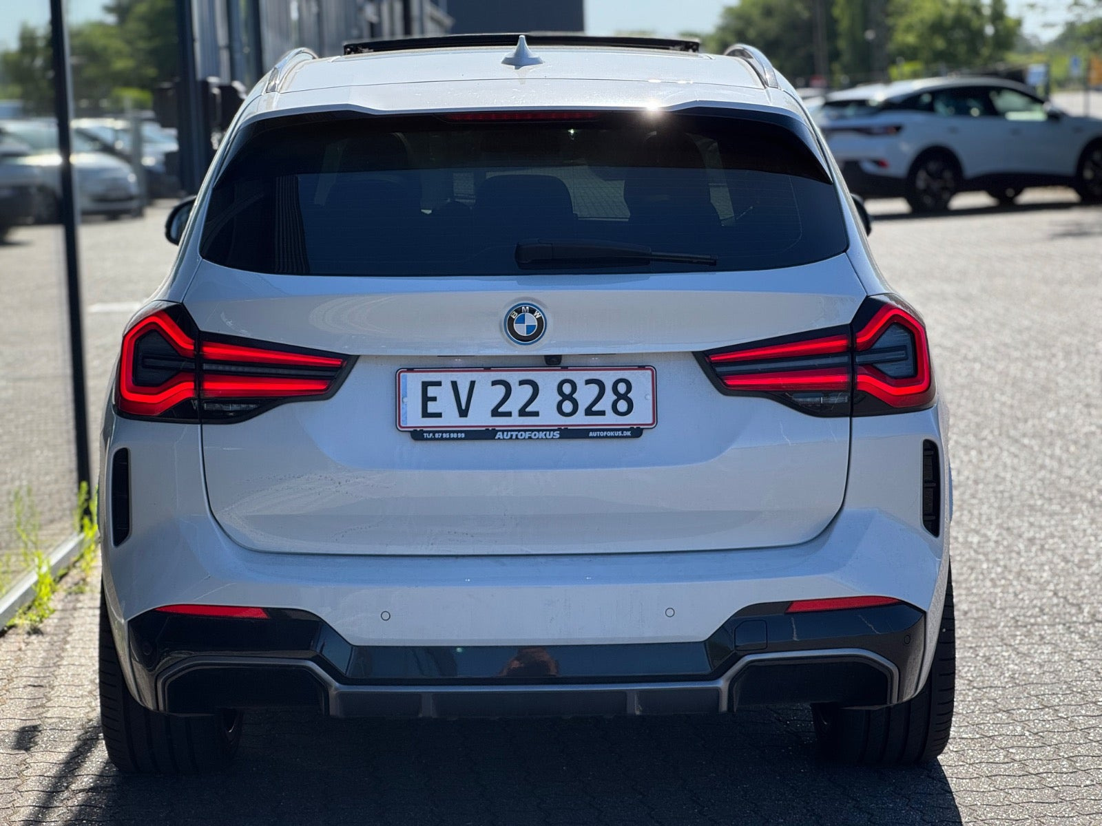 Hvid BMW iX3 fra 2023