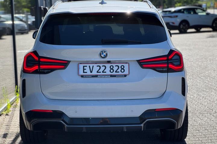 Hvid BMW iX3 fra 2023