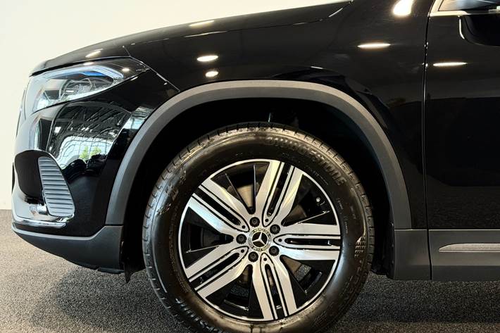 Sort Mercedes EQA250 fra 2023