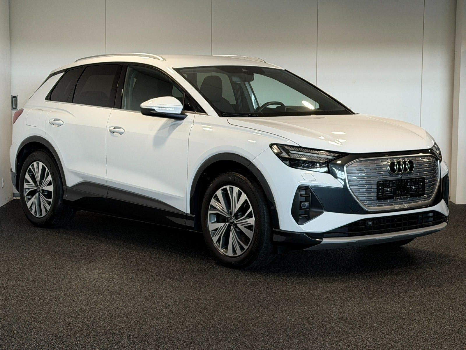 Hvid Audi Q4 e-tron fra 2024