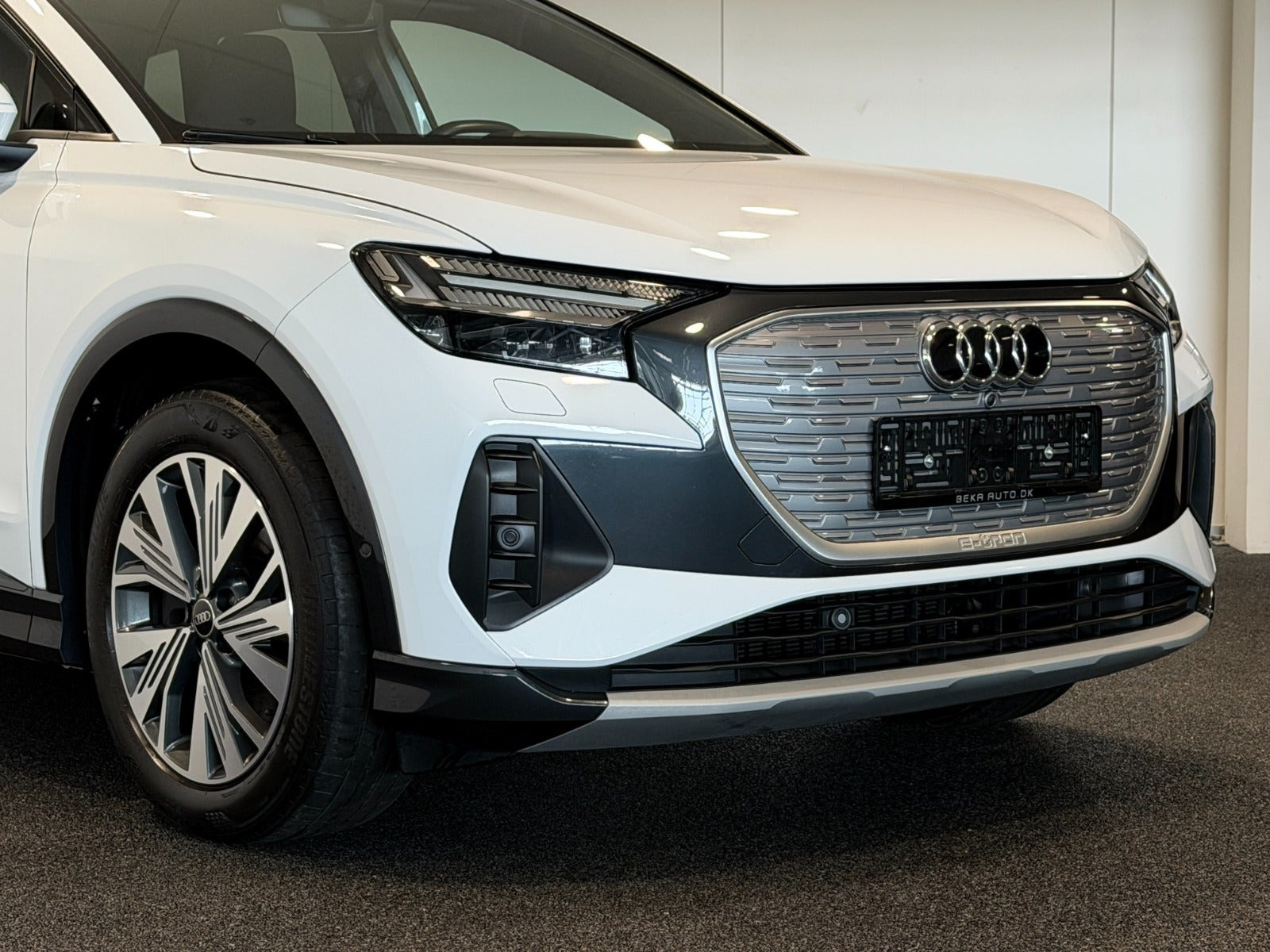 Hvid Audi Q4 e-tron fra 2024