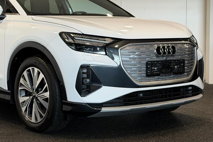 Hvid Audi Q4 e-tron fra 2024