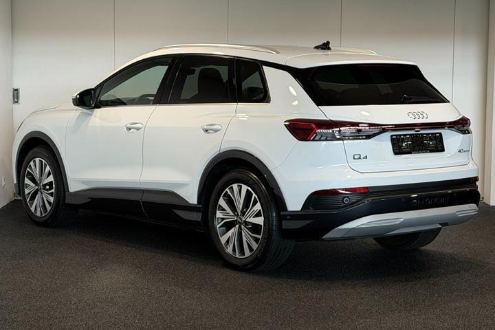 Hvid Audi Q4 e-tron fra 2024