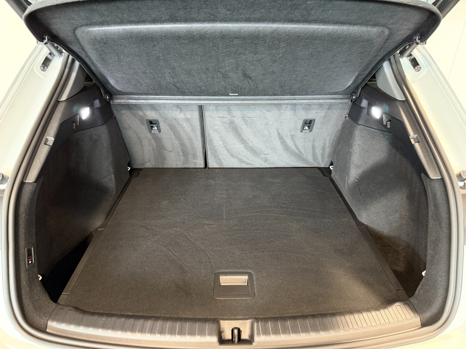 Hvid Audi Q4 e-tron fra 2024