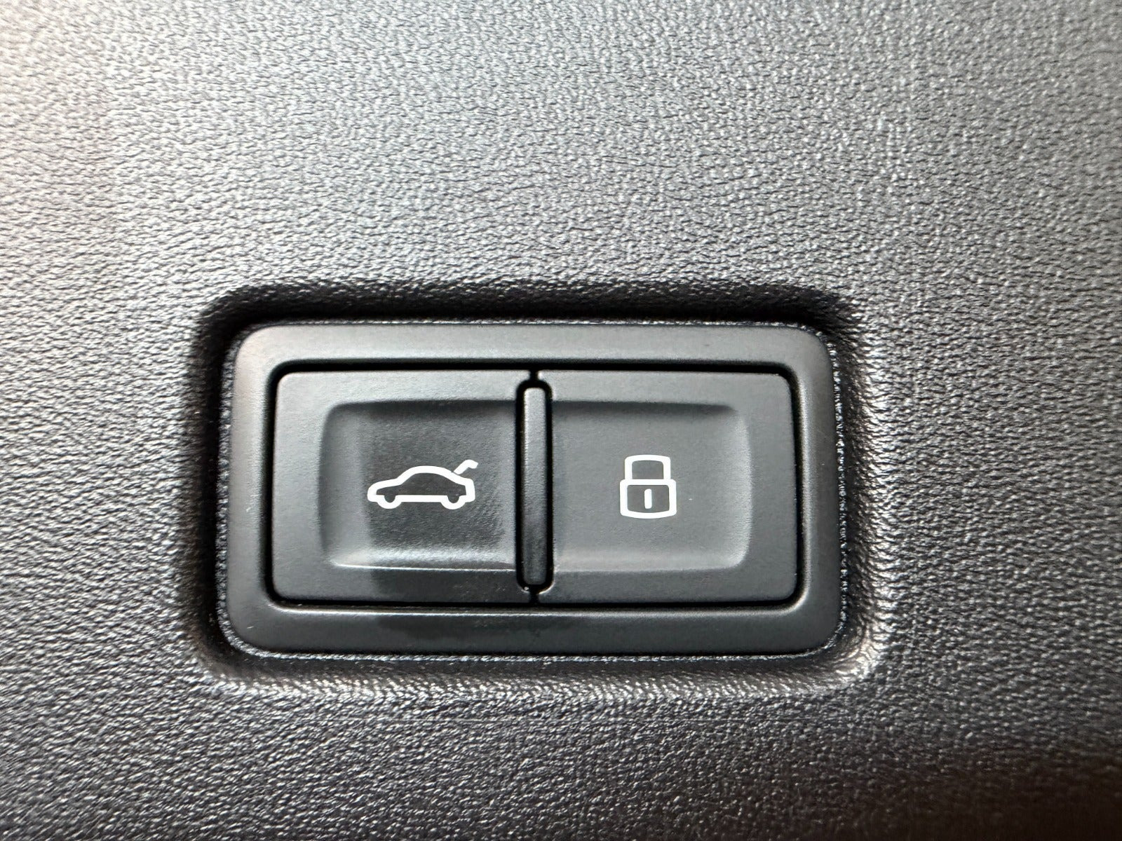 Hvid Audi Q4 e-tron fra 2024
