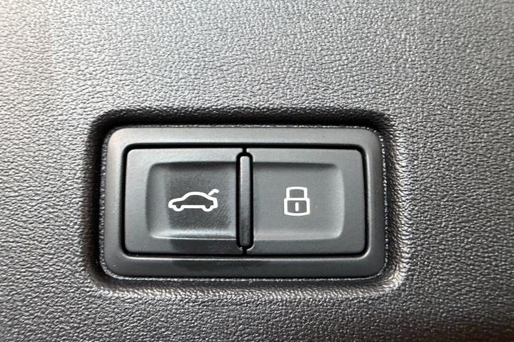 Hvid Audi Q4 e-tron fra 2024