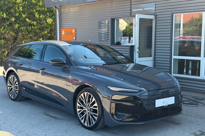 Grå Audi A6 e-tron fra 2025