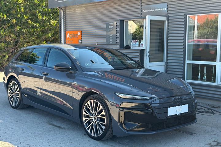 Grå Audi A6 e-tron fra 2025