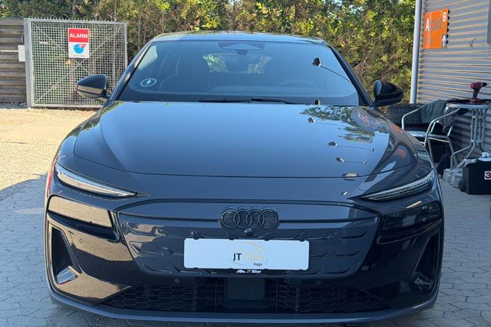 Grå Audi A6 e-tron fra 2025