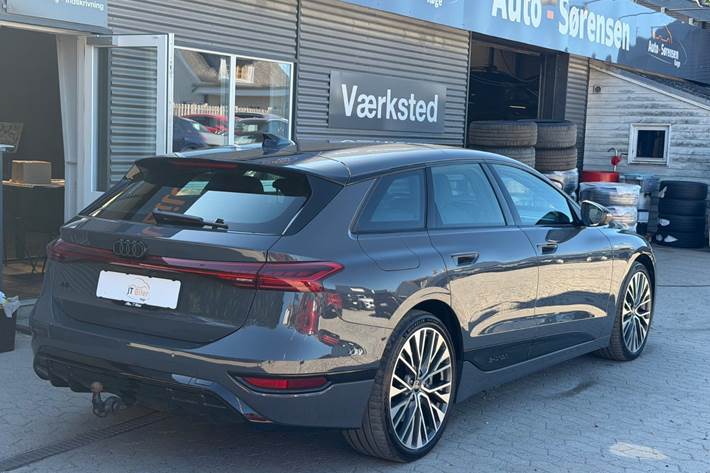 Grå Audi A6 e-tron fra 2025