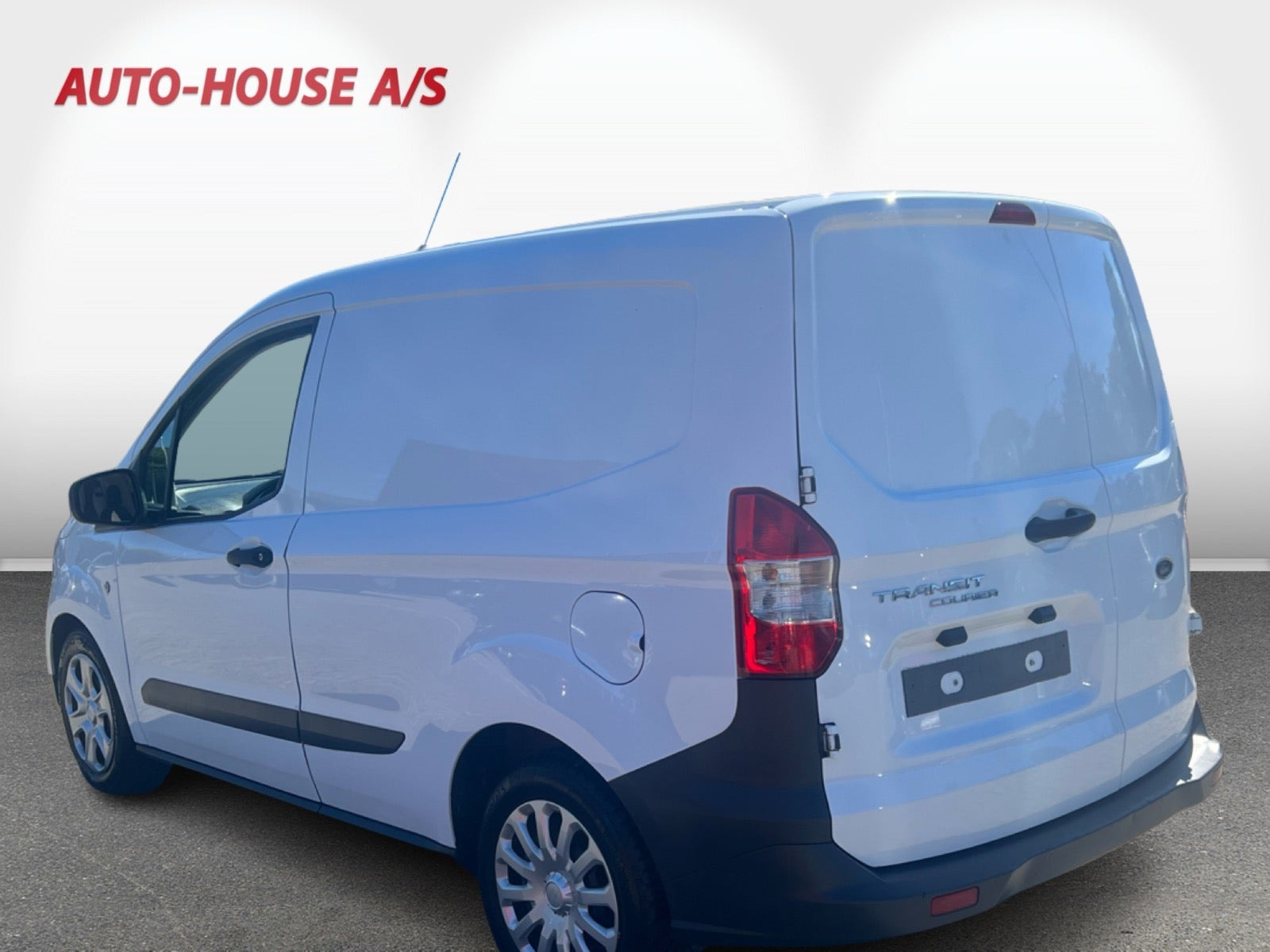 Hvid Ford Transit Courier fra 2021