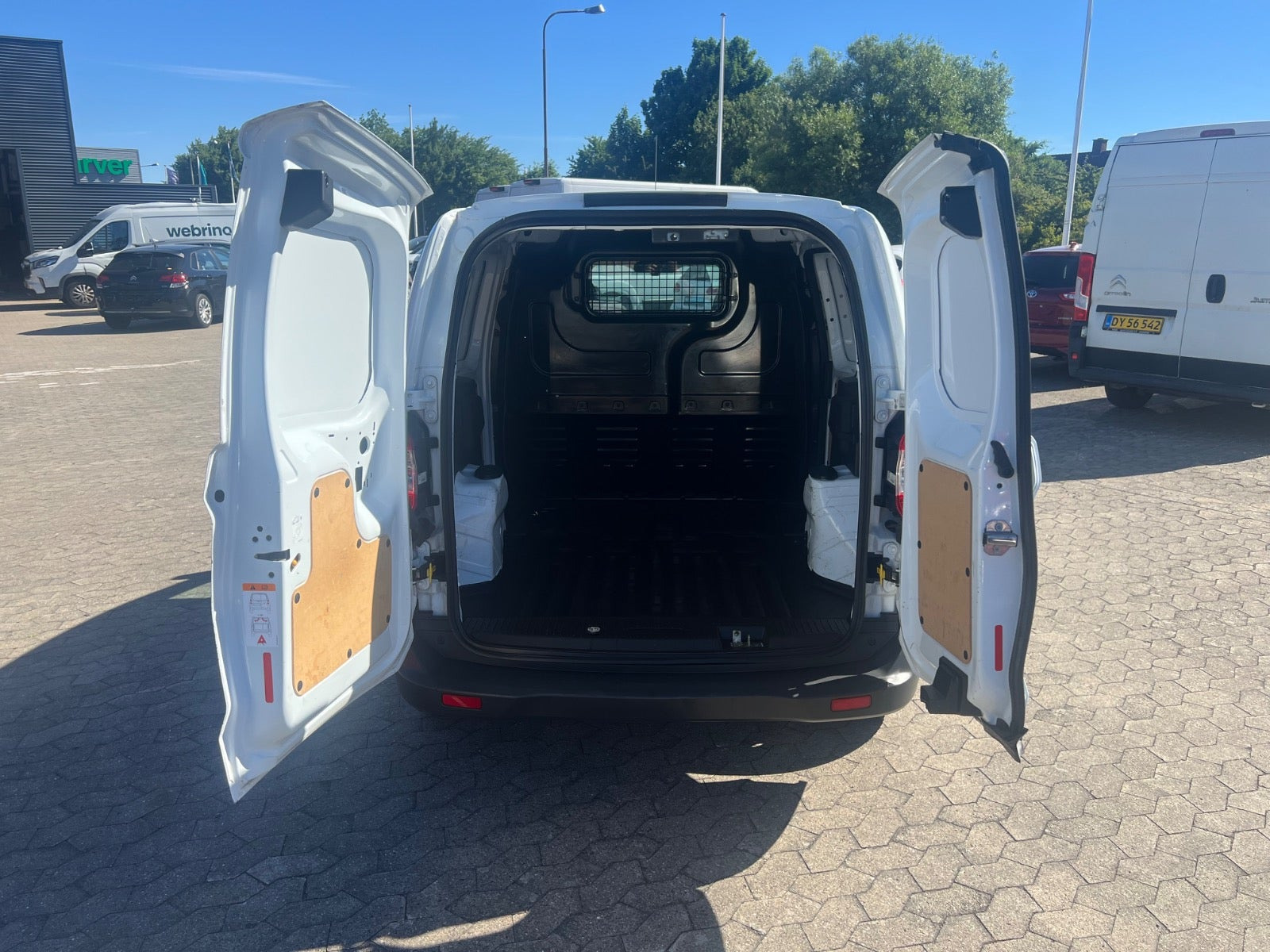 Hvid Ford Transit Courier fra 2021