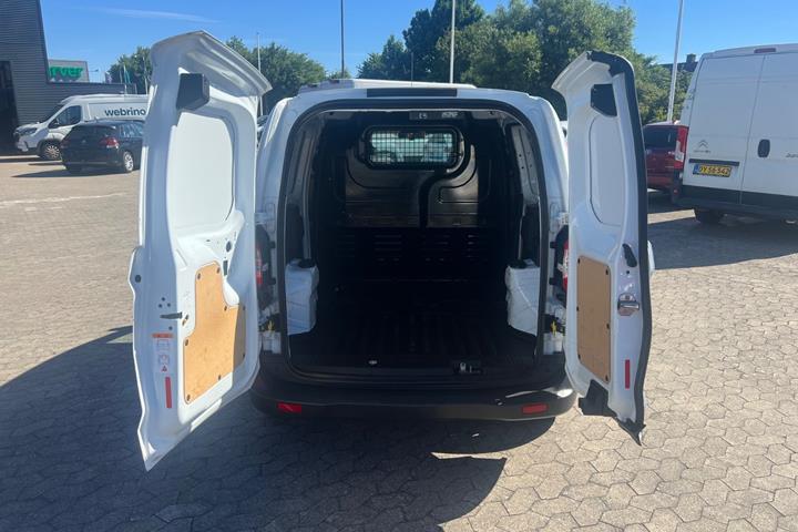 Hvid Ford Transit Courier fra 2021