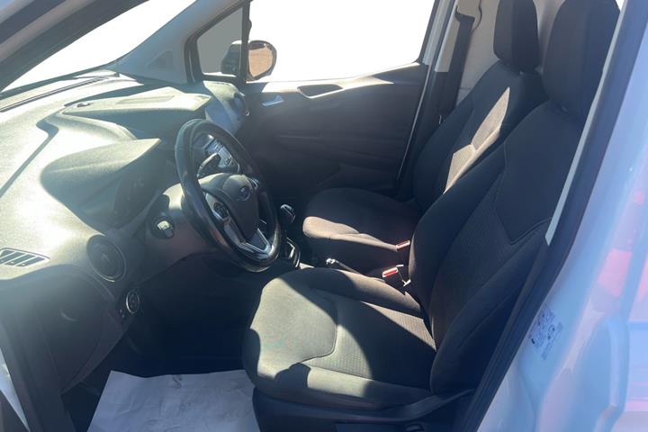 Hvid Ford Transit Courier fra 2021