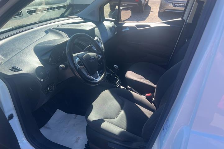 Hvid Ford Transit Courier fra 2021