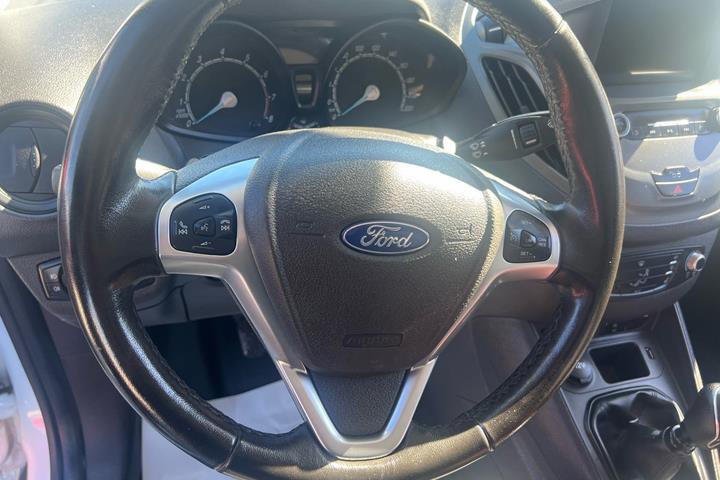Hvid Ford Transit Courier fra 2021