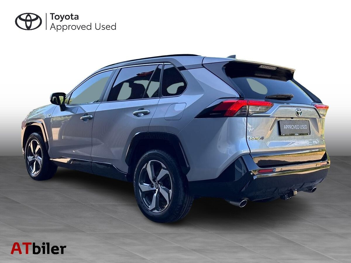 Sølv Toyota RAV4 Plug-in fra 2022