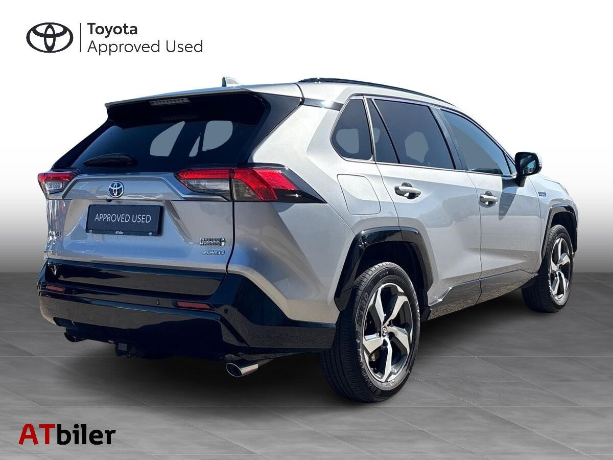 Sølv Toyota RAV4 Plug-in fra 2022