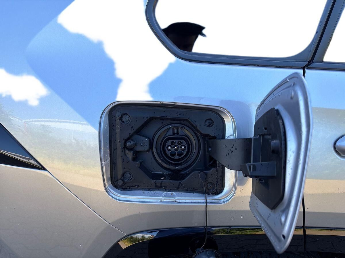 Sølv Toyota RAV4 Plug-in fra 2022