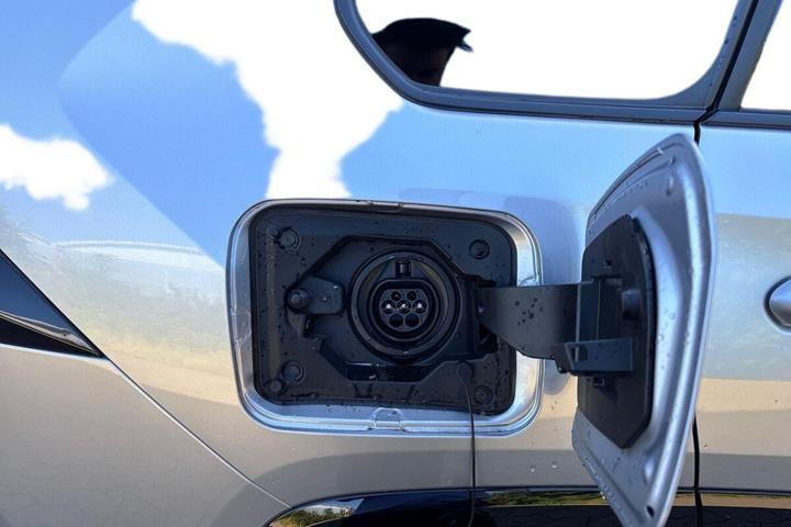 Sølv Toyota RAV4 Plug-in fra 2022