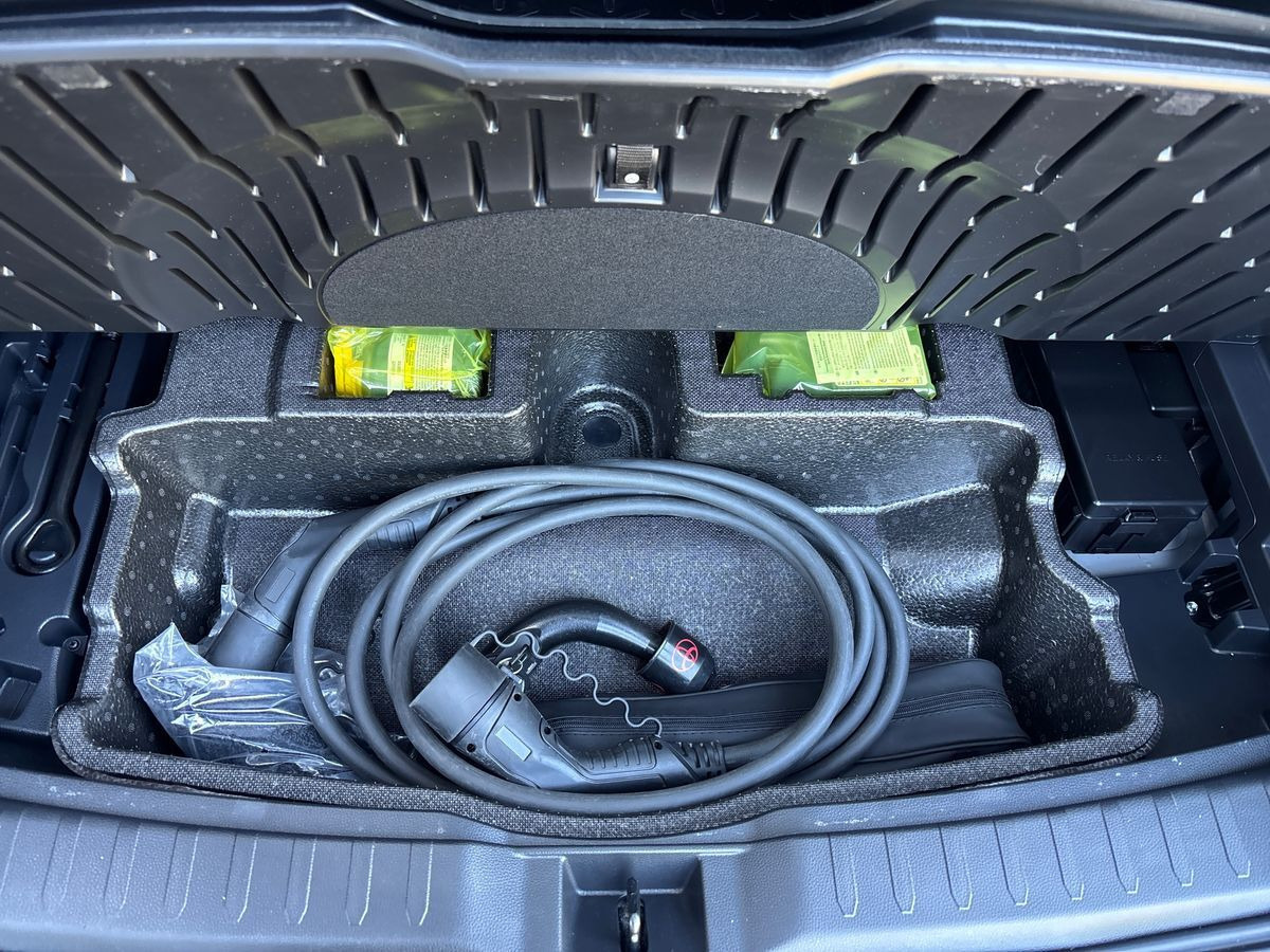Sølv Toyota RAV4 Plug-in fra 2022