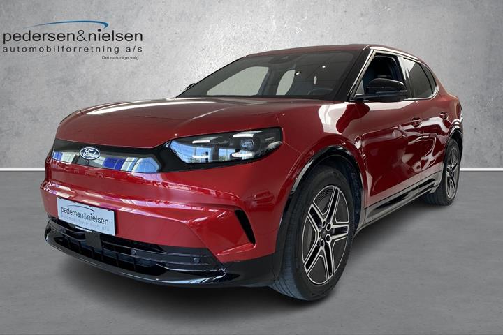 Rød Ford Capri fra 2025 set udefra