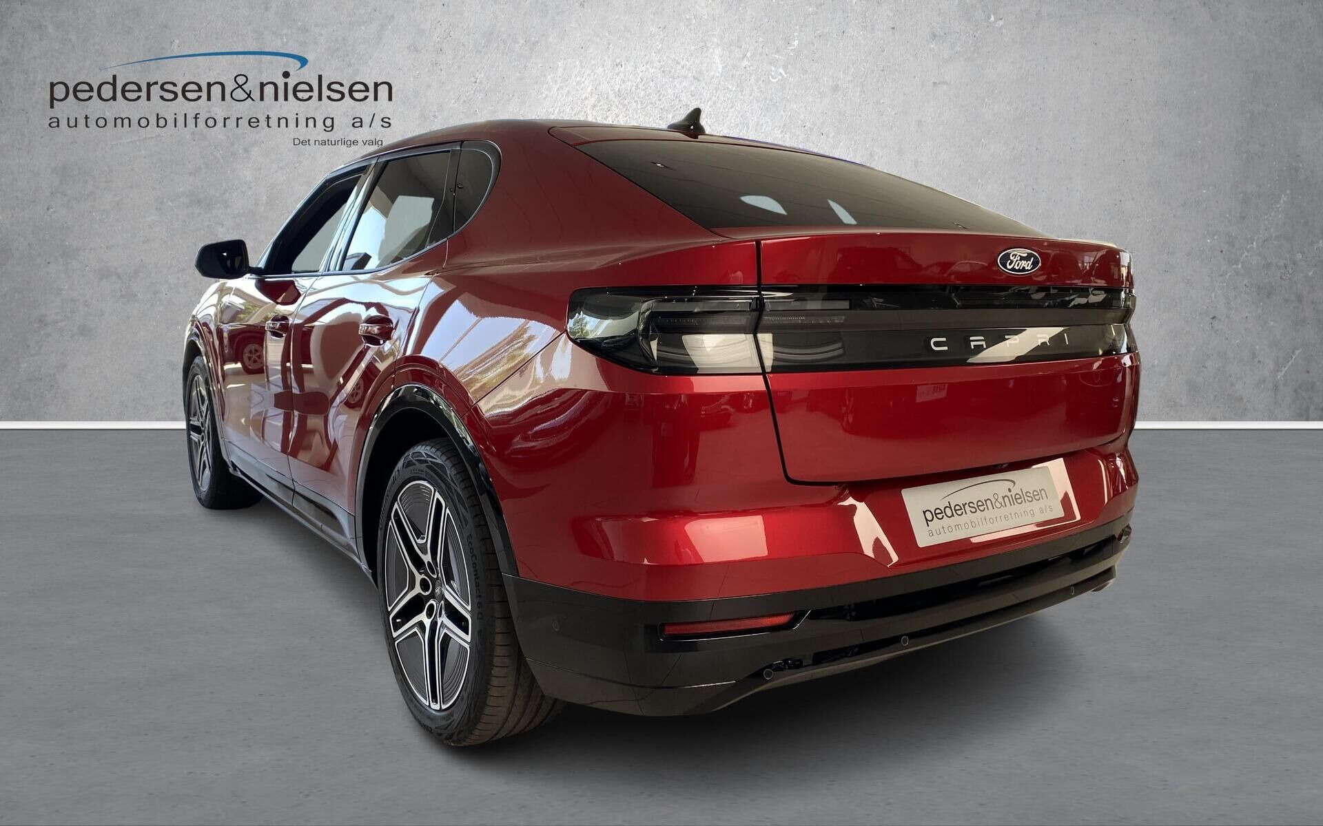 Rød Ford Capri fra 2025