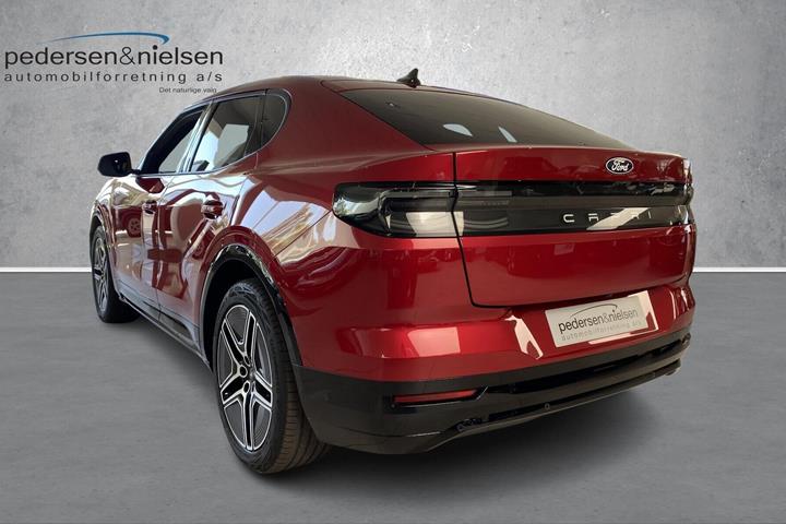 Rød Ford Capri fra 2025