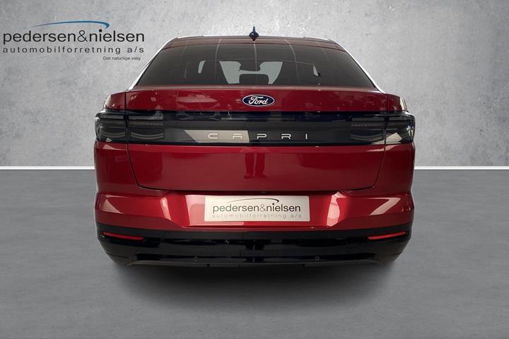 Rød Ford Capri fra 2025