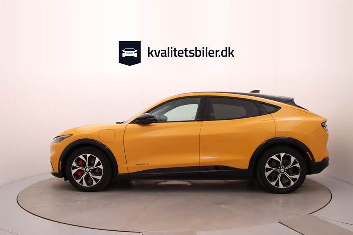 Orange Ford Mustang Mach-E fra 2024