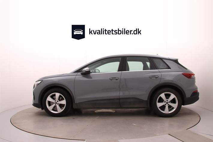 Grå Audi Q4 fra 2023