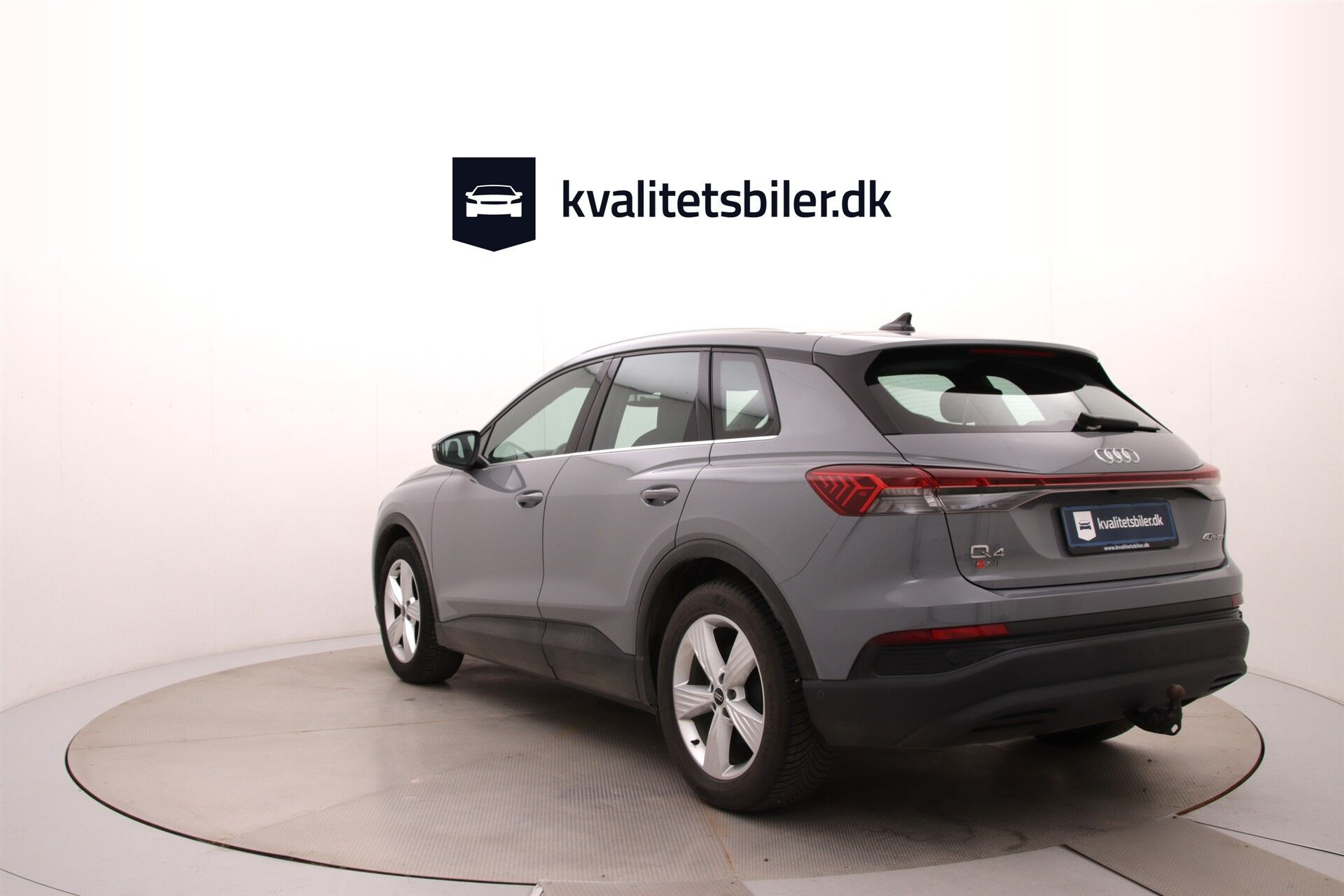 Grå Audi Q4 fra 2023