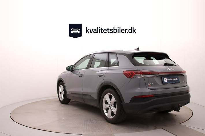 Grå Audi Q4 fra 2023