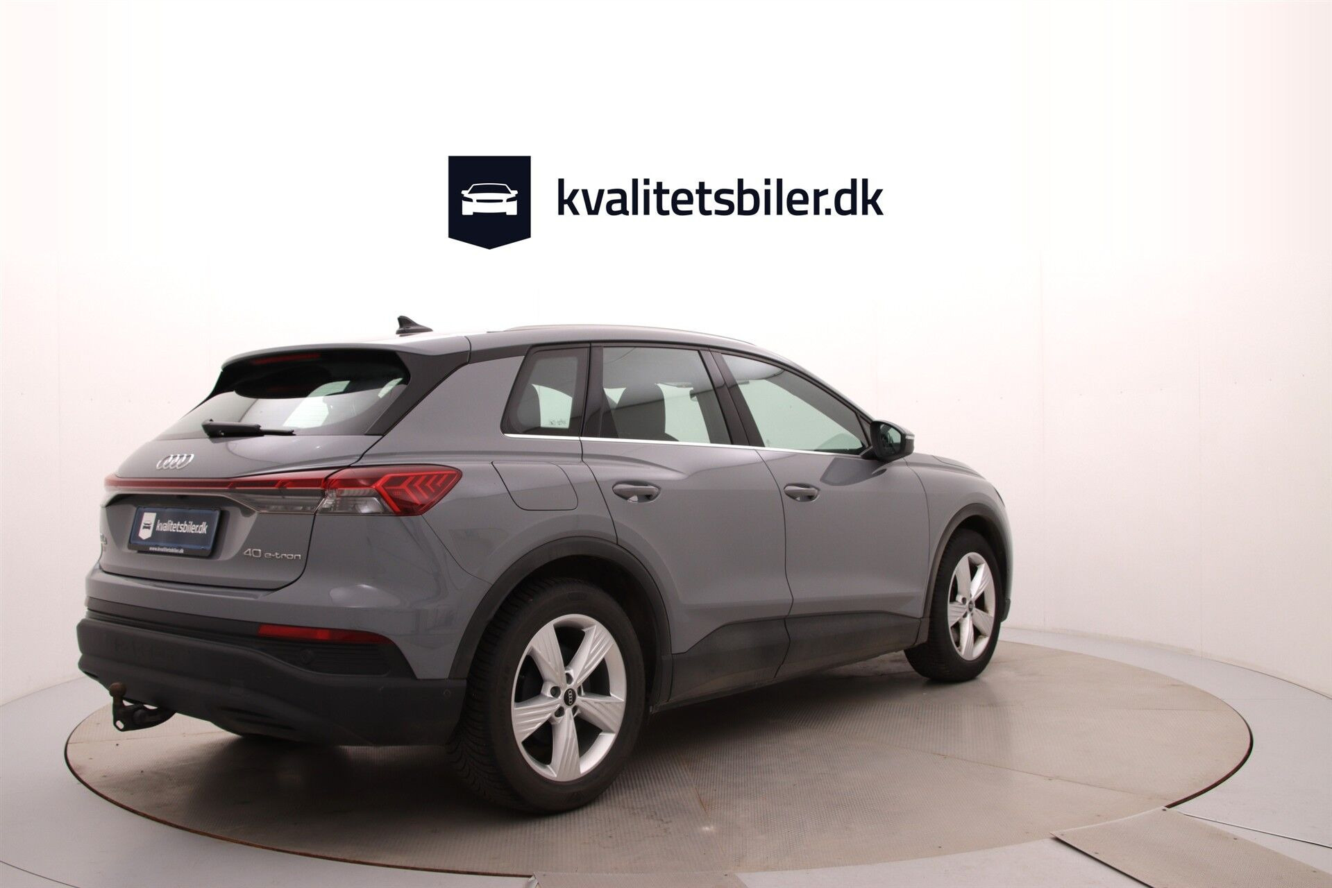 Grå Audi Q4 fra 2023