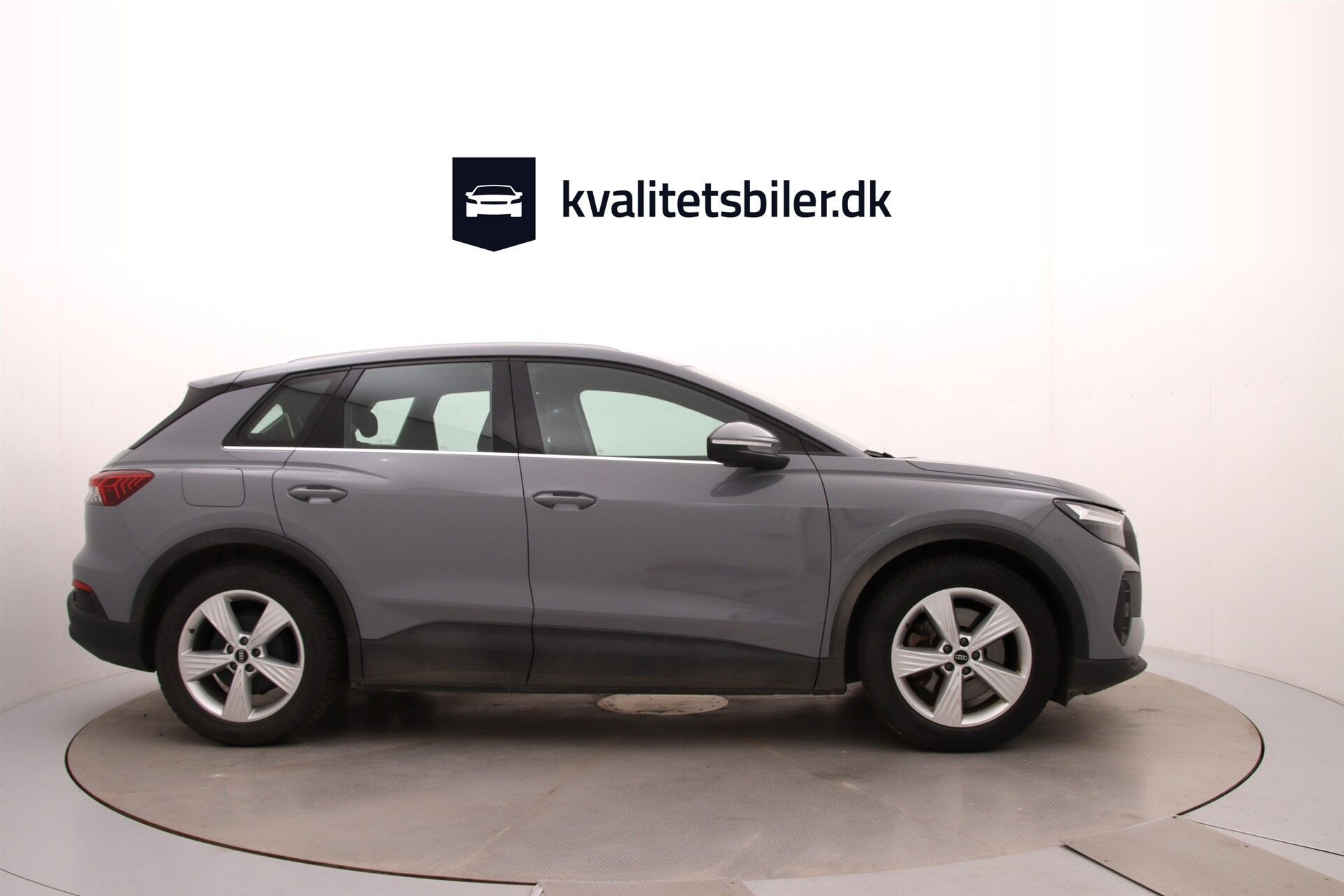 Grå Audi Q4 fra 2023